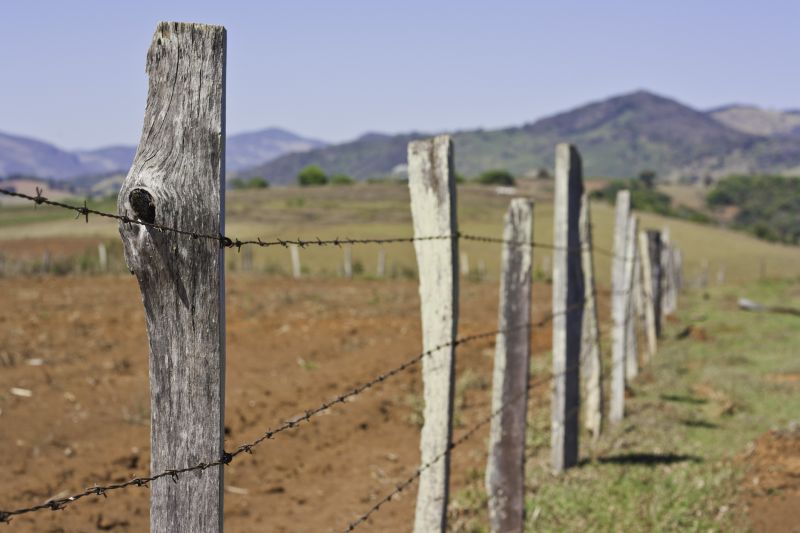 Barbed Wire Installation detail